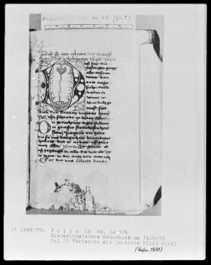 Niederdeutsches Gebetbuch mit teils eingeklebten, teils eingeprägten Kupferstichen — Initiale D (iiß sint), Folio 22 recto