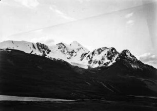 Huayna Potosí : Blick vom Laguna Milluni auf den Berggipfel des Huayna Potosí