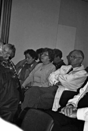 Ausstellungseröffnung "Mauer des Schweigens abtragen. Zwangsarbeiter/innen, Kriegsgefangene in Stormarn 1940-1947" in Reinbek: Publikum