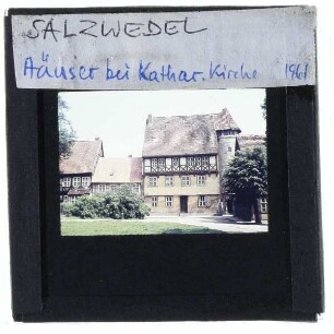 Salzwedel, Häuserfront bei der Katharinenkirche