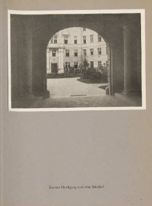 Zweiter Durchgang nach dem Schulhof