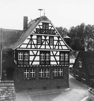 Ehem. Schule (Mischbau); Babenhausen, Kirchstraße 18