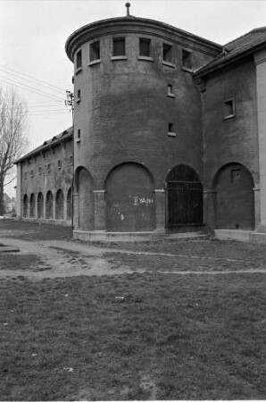Ehemaliger Luftschutzbunker an der Erzbergerstraße