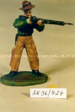 Stehender Cowboy, mit Gewehr schießend