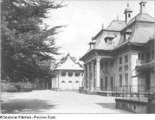 Schloss Pillnitz, Bergpalais : Dresden, Schloss Pillnitz. Bergpalais. Teilansicht der Haupteingangsseite