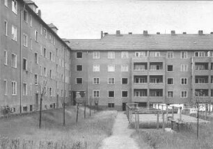 Wohnblock : Wohnblöcke (um 1935). Innenhof mit Trockenplatz