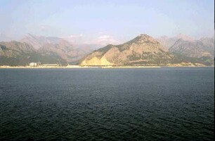 Antalya [Türkei]: Ankunft der MS Odessa, mit Panorama des Taurus-Gebirges