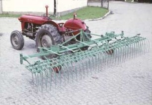Ackerbürste B 281/1 ; (Entwicklungsbetrieb: VEB BBG Leipzig)