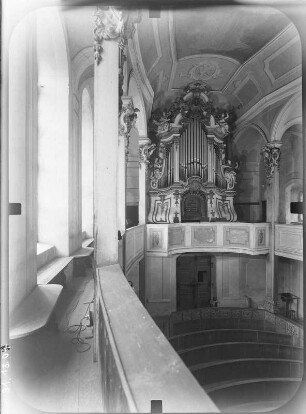 Burkhardswalde-Weesenstein (Müglitztal-Weesenstein). Schloß. Burgkapelle (1738-1741; J. G. Schmidt). Inneres zur Orgel