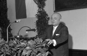 Freiburg: Kaufhaussaal; Ansprache: Staatssekretär Dr. jur. Hans Steinmetz, Bonn