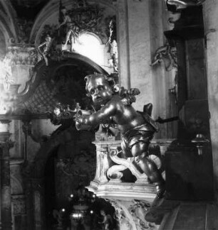 Kinderengel : Kinderengel. Holz, gschnitzt, gefaßt (1756/1757; J. A. Feuchtmayer). Birnau (Uhldingen-Mühlhofen), Wallfahrtskirche Sankt Marien, Galerie