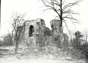 Ruine einer Kirche in Bad Muskau : Bauwesen - Kirchen. Ort: Mužakow / Bad Muskau. Trümmer der alten Kirche im Park