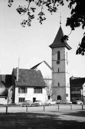 Lörrach, Tüllingen: Stadtkirche und altes Burghaus