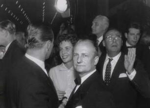 Internationale Filmfestspiele 1956, Wölffer und Gattin (Ingeborg Körner), Walther Gross