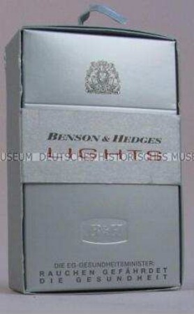 Übergroße Zigarettenschachtel "Benson & Hedges Lights"