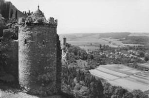 Burg Saaleck : Blick von der Rudelsburg saaleaufwärts zur Burg Saaleck