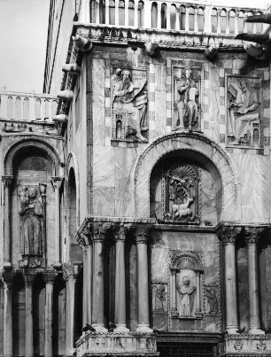 Venedig. Markusdom (Basilica di San Marco) (976-1094). Nördlicher Querarm, Teilansicht der Westseite