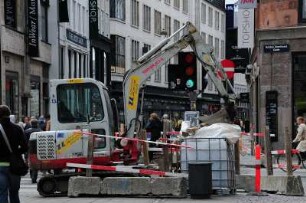 Bauarbeiten in Kopenhagen : Bauarbeiten mit einem Kleinbagger. Aufgenommen in Kopenhagen im Mai 2008