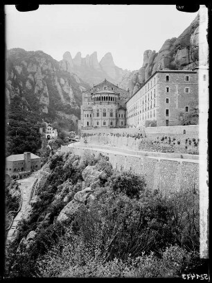 Montserrat: Kloster von Nord