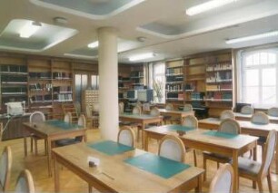 Sächsische Landesbibliothek - Staats- und Universitätsbibliothek Dresden. Zentralbibliothek (ehem. Landesbibliothek). 2. Obergeschoss. Musikabteilung, Lesesaal : Dresden-Neustadt, Marienallee 12. Sächsische Landesbibliothek - Staats- und Universitätsbibliothek Dresden. Zentralbibliothek (ehem. Landesbibliothek). 2. Obergeschoss. Musikabteilung, Lesesaal