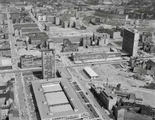 Luftaufnahme, Blick von Süden auf den Axel-Springer-Verlag und das GSW-Hochhaus. Berlin-Kreuzberg, Rudi-Dutschke-Straße, Charlottenstraße