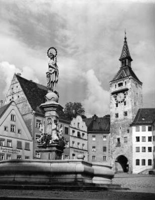 Marienbrunnen : Marienbrunnen. Stein (um 1700). Landsberg am Lech, Hauptplatz