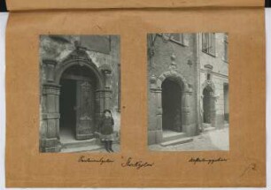 Hauseingang Svartmangatan, Stockholm. Hauseingänge Västerlanggatan, Stockholm: Ansichten (aus: Skizzen- und Fotoalbum 27)