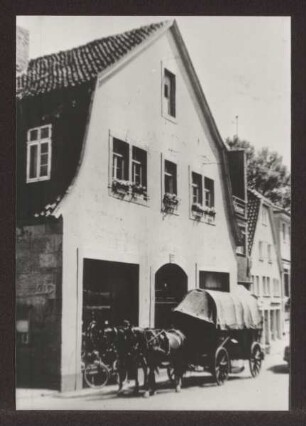 Bruchstraße Nr. 27. Grabbes Geburtshaus mit Fuhrmann Marktfritz. Sammlung Starke. Papierabzug