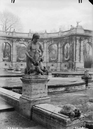 Märchenbrunnen: die sieben Raben