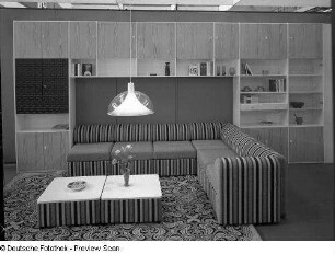 Anbauwand : Ausstellungskoje mit Wohnzimmermöbeln (1976: VEB Möbelkombinat Hellerau)