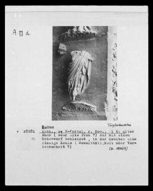 Südliches Westportal — Südlicher Türpfosten — Männliche Gestalt mit einer Keule (i 6)