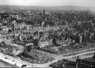 Dresden, Ansicht vom Rathausturm Richtung Osten