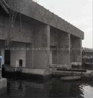 Großbunker für deutsche U-Boote in Saint-Nazaire an der französischen Atlantikküste