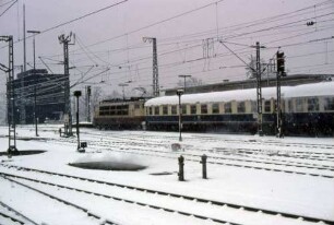 Stuttgart Hbf. Gleis 14 Lok Baureihe 103 IC-Ersatzzug S-M UIC-X-Wagen