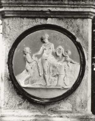 Sockelrelief mit der Allegorie des Frühlings(?)