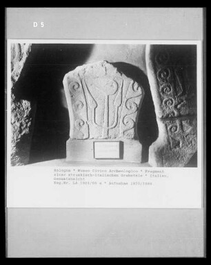 Fragment einer etruskisch-italischen Grabstele