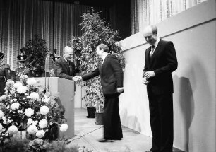 Freiburg: Kongresshaus; Ansprachen: Nothhelfer, Späth, Person; stehend