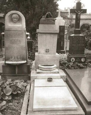 Grabmal des Künstlers Stanislav Sucharda : Sucharda, Stanislav: Grabmal des Künstlers. Sandstein. Prag-Vyšehrad, Friedhof Vyšehrad