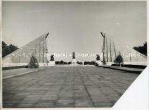 Das Sowjetische Ehrenmal in Berlin-Treptow