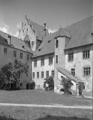 Hohes Schloss — Westflügel — Storchenturm