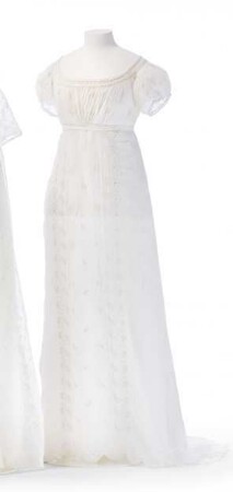 Weißes Empirekleid mit Puffärmeln