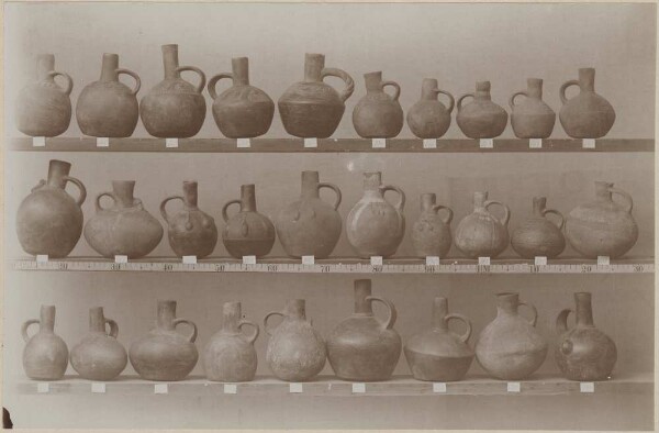 Vases en terre cuite (collection Brüning)