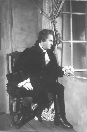 Friedrich Lindner als Offizier Fernando im Trauerspiel "Stella" von J. W. von Goethe. Staatsschauspiel Dresden, Neueinstudierung 10.9.1925. Fotografie (Negativabzug auf Papier) von Ursula Richter