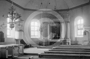 Chor der Kirche Grobin mit Altar