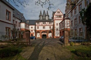Sachgesamtheit Schloss; Hungen, Schlossgasse 11, Schlossgasse 9, Schlossgasse 7, Schlossgasse