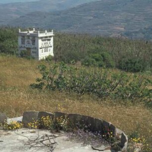 Tinos (Insel), Taubenturm und Tenne bei Tarambádos