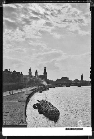 Dresden, Blick auf Terrassenufer und Augustusbrücke