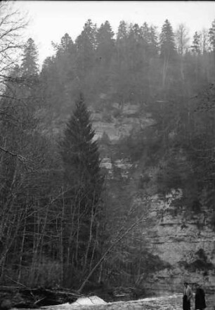 Bad Boll: Wutach an Felswand