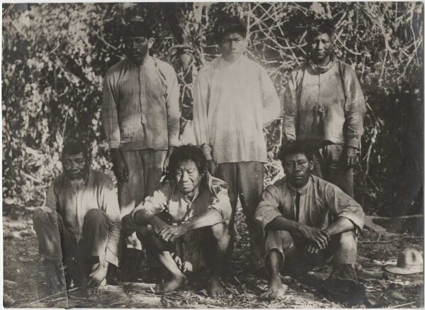 Groupe d'hommes guató du fleuve Caracara