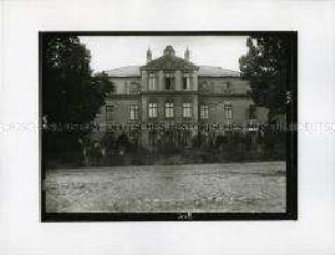 Gartenseite des Schlosses in Karwe